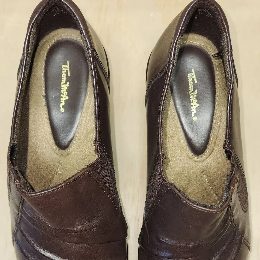 Thom McAn Dark Brown Loafers Women 8 Leather Heeled Shoe Slip-On